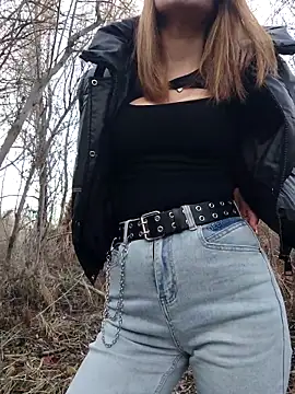 YOOUR EVAA online show from November 15, 2025, 10:56 am