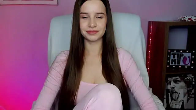 LuxMaya online show from April 10, 2026, 6:40 am