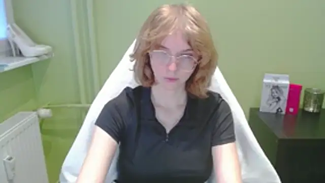 juicyPenny online show from December 16, 2025, 7:35 am