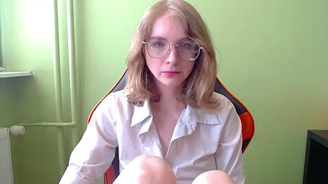 juicyPenny online show from April 11, 2026, 6:18 am