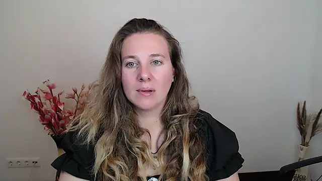 Darklure  online show from October 8, 2025, 7:11 pm