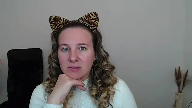 Darklure  online show from October 14, 2025, 3:24 pm