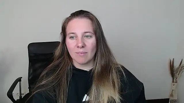 Darklure  online show from October 31, 2025, 2:51 pm