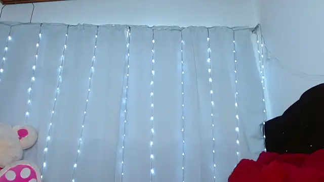 Snapshot of Charlothe_Wright chatting on April 17, 2026, 6:44 pm Charlothe Wright online show from April 17, 2026, 6:44 pm