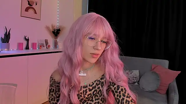 EvaBllake online show from October 6, 2025, 5:16 am