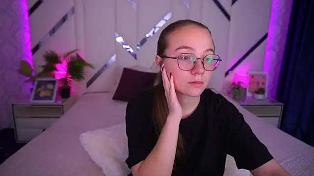 ArrinaWairr online show from October 16, 2025, 7:20 am