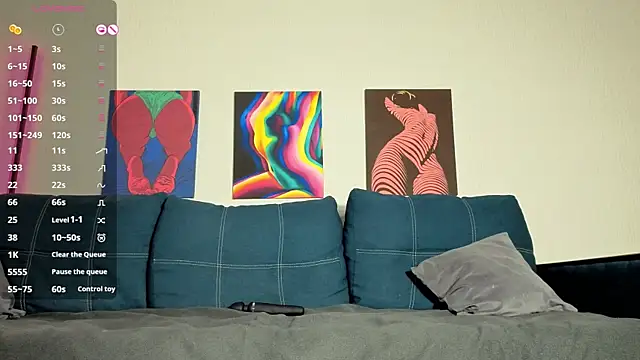 TrixiBell online show from April 7, 2026, 4:02 am