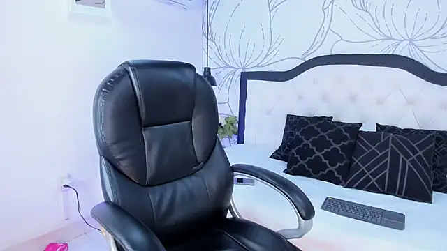 Jim twink online show from February 4, 2026, 7:42 pm