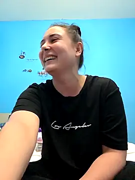 Snapshot of SaraViss20 chatting on February 21, 2026, 8:43 pm SaraViss20 online show from February 21, 2026, 8:43 pm