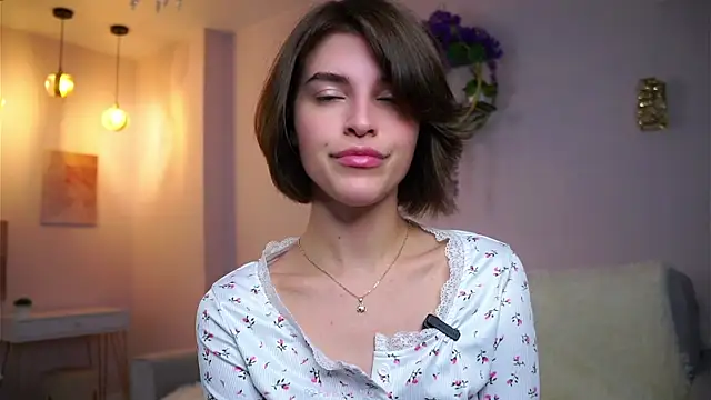 EleneButton online show from October 26, 2025, 1:11 am