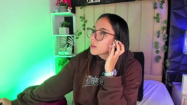 Bonnali lune online show from February 5, 2026, 10:03 pm