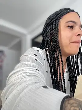 JuanitaMore01 online show from November 26, 2025, 7:37 pm