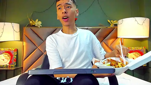 Snapshot of Aiden_Royce chatting on December 23, 2025, 5:05 am Aiden Royce online show from December 23, 2025, 5:05 am