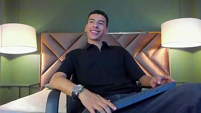 Snapshot of Aiden_Royce chatting on January 8, 2026, 2:47 am Aiden Royce online show from January 8, 2026, 2:47 am