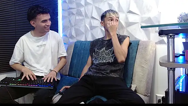 Snapshot of Isaac_tan chatting on September 22, 2025, 12:45 am Isaac tan online show from September 22, 2025, 12:45 am