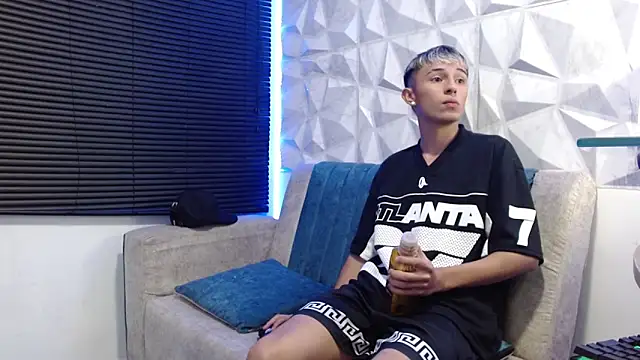 Snapshot of Isaac_tan chatting on October 9, 2025, 3:48 am Isaac tan online show from October 9, 2025, 3:48 am