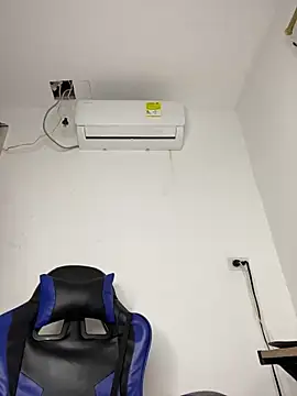 Rousevans  online show from November 14, 2025, 4:11 am