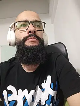 Snapshot of FranccoJ chatting on November 6, 2025, 12:11 am FranccoJ online show from November 6, 2025, 12:11 am