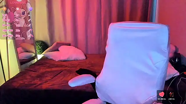 TaisiaHot online show from December 22, 2025, 8:55 am