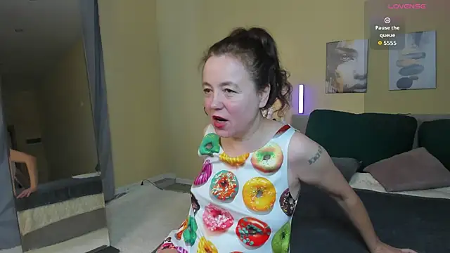 Kira Adler online show from April 13, 2026, 1:00 am