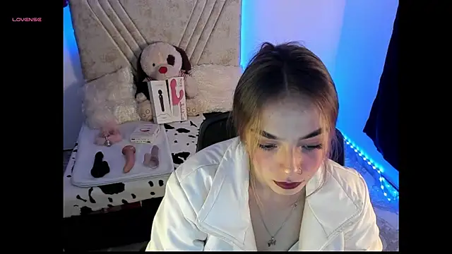 Mia Victoria22 online show from April 28, 2026, 2:10 am