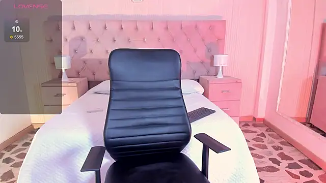 AdharaSweet1  online show from February 4, 2026, 5:13 am