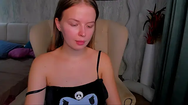 Snapshot of LaurennHill chatting on September 23, 2025, 12:46 am LaurennHill online show from September 23, 2025, 12:46 am