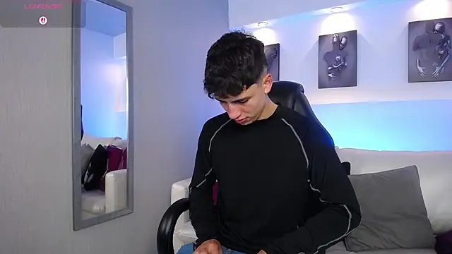 AdrianRinaldi online show from September 22, 2025, 8:22 pm