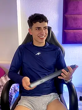 AdrianRinaldi online show from September 28, 2025, 8:20 am