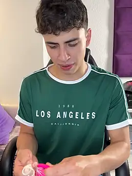 AdrianRinaldi online show from November 11, 2025, 7:58 pm