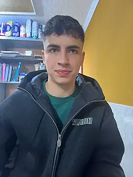 AdrianRinaldi online show from May 28, 2026, 1:52 pm
