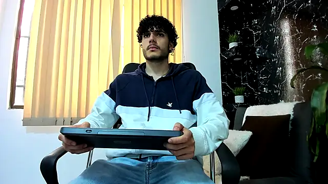 Rafael Mendezz online show from November 19, 2025, 8:42 pm