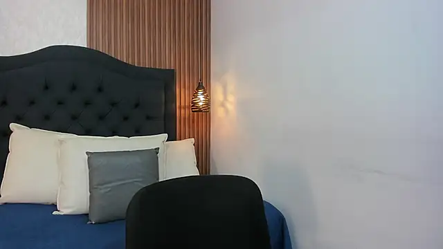 Hisoka 011 online show from April 13, 2026, 7:19 pm