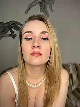 KiraBerht online show from March 25, 2026, 4:24 pm