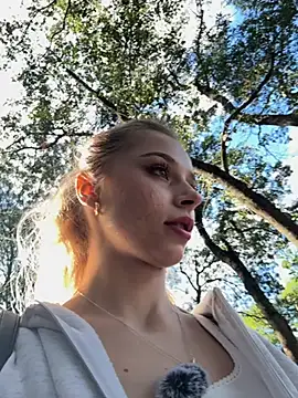 BabyAnais online show from September 18, 2025, 2:30 pm