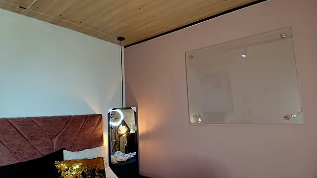 Hanna Lee   online show from February 4, 2026, 7:31 pm