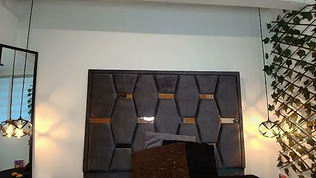 Hanna Lee   online show from February 25, 2026, 2:16 pm