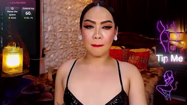 GODDESSHUGECOCKANDREA online show from April 23, 2026, 6:32 pm