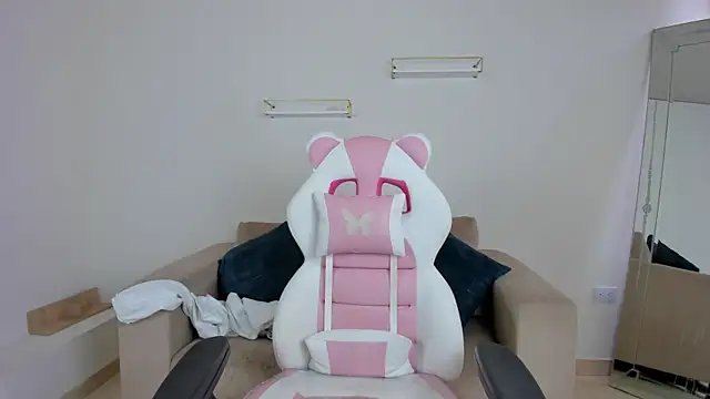 april smiith online show from November 14, 2025, 12:15 pm