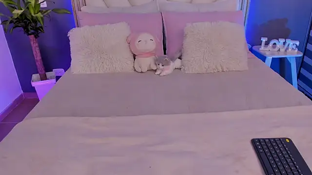 NaishaFord 1 online show from April 12, 2026, 4:39 am