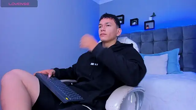 Thomas moon online show from December 5, 2025, 12:58 pm