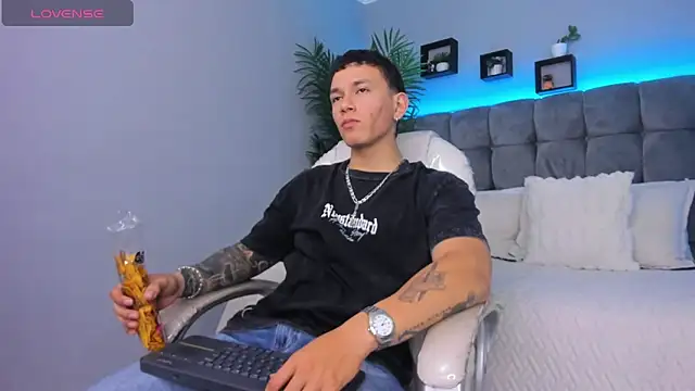 Thomas moon online show from February 12, 2026, 1:39 pm