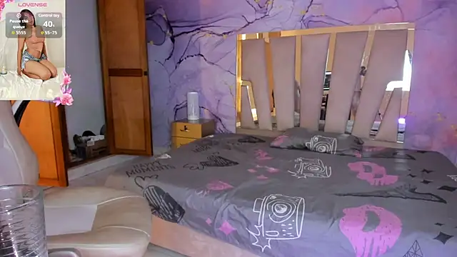 Elowen Clark online show from October 13, 2025, 8:09 pm