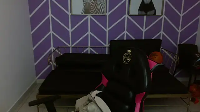 Adhara Kitten online show from November 12, 2025, 1:11 pm