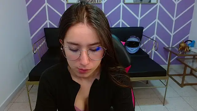 Adhara Kitten online show from January 8, 2026, 1:35 pm