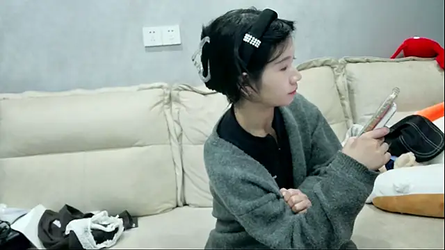 xiaoLI-2025 online show from November 2, 2025, 2:08 pm