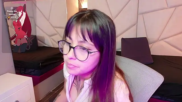 sophiaa 7 online show from October 7, 2025, 2:36 pm