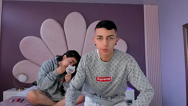 NickandAbby  online show from October 24, 2025, 11:39 am