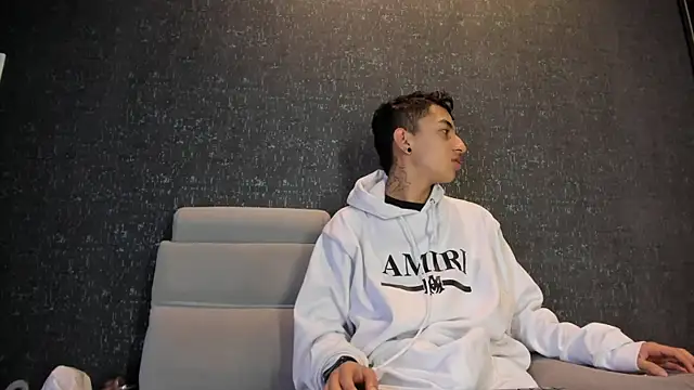 NickandAbby  online show from December 19, 2025, 1:51 pm