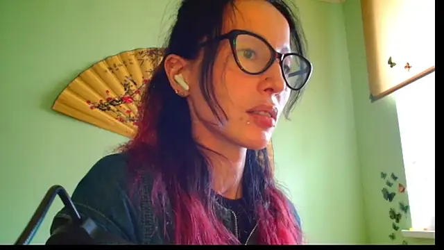 KiotoShine online show from November 5, 2025, 9:31 am